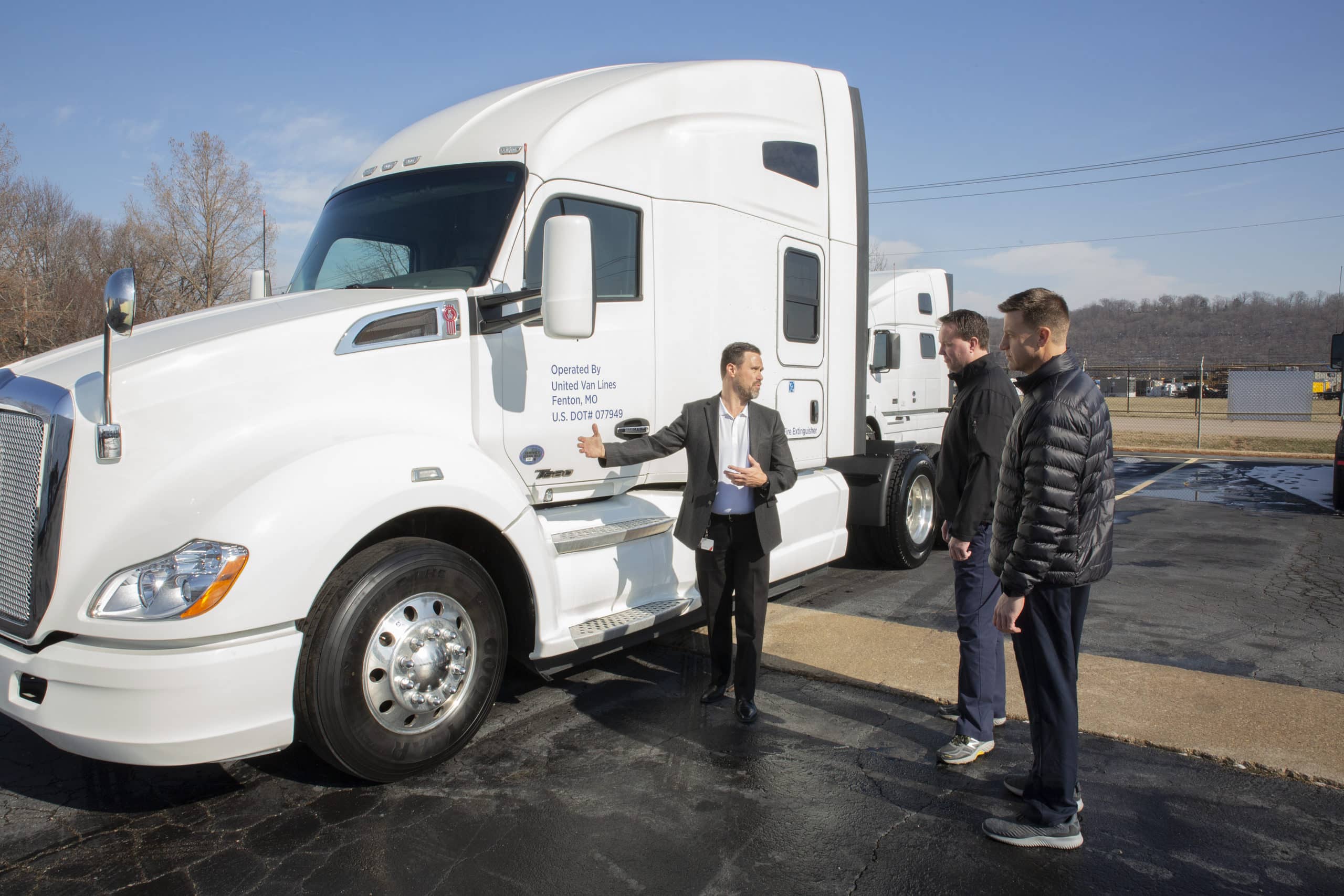 Commercial Truck Dealer for Movers | Trans Advantage